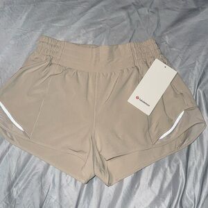 lululemon 2.5” hotty hot high rise short